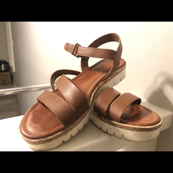 Size 9 brown Unisa sandals - Picture 1 of 1
